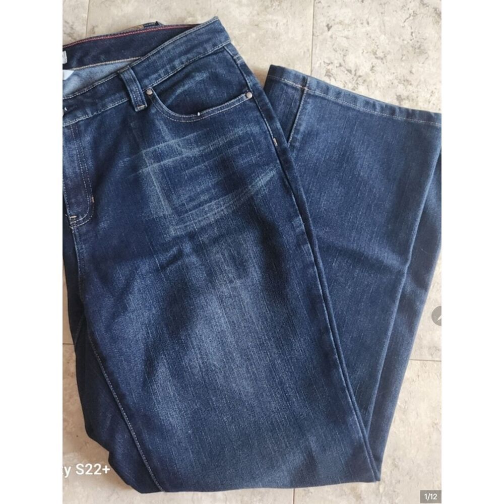 3 Tommy Hilfiger Women's Hipster Bootcut Medium Wash Jeans with Subtle Fade